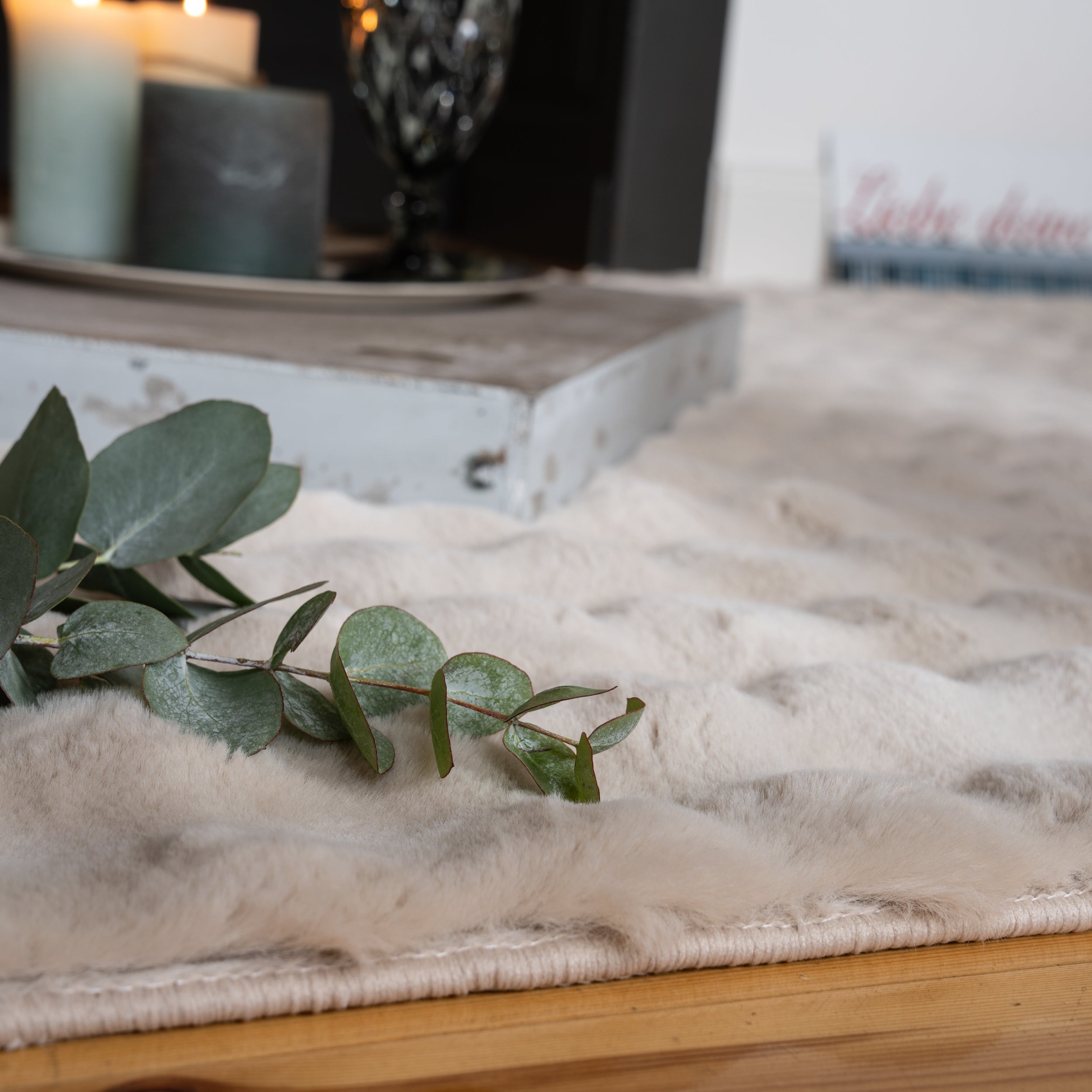 Nahaufnahme Aspen Beige Aufnahme vom Teppich Flor von der Seite gekettelt