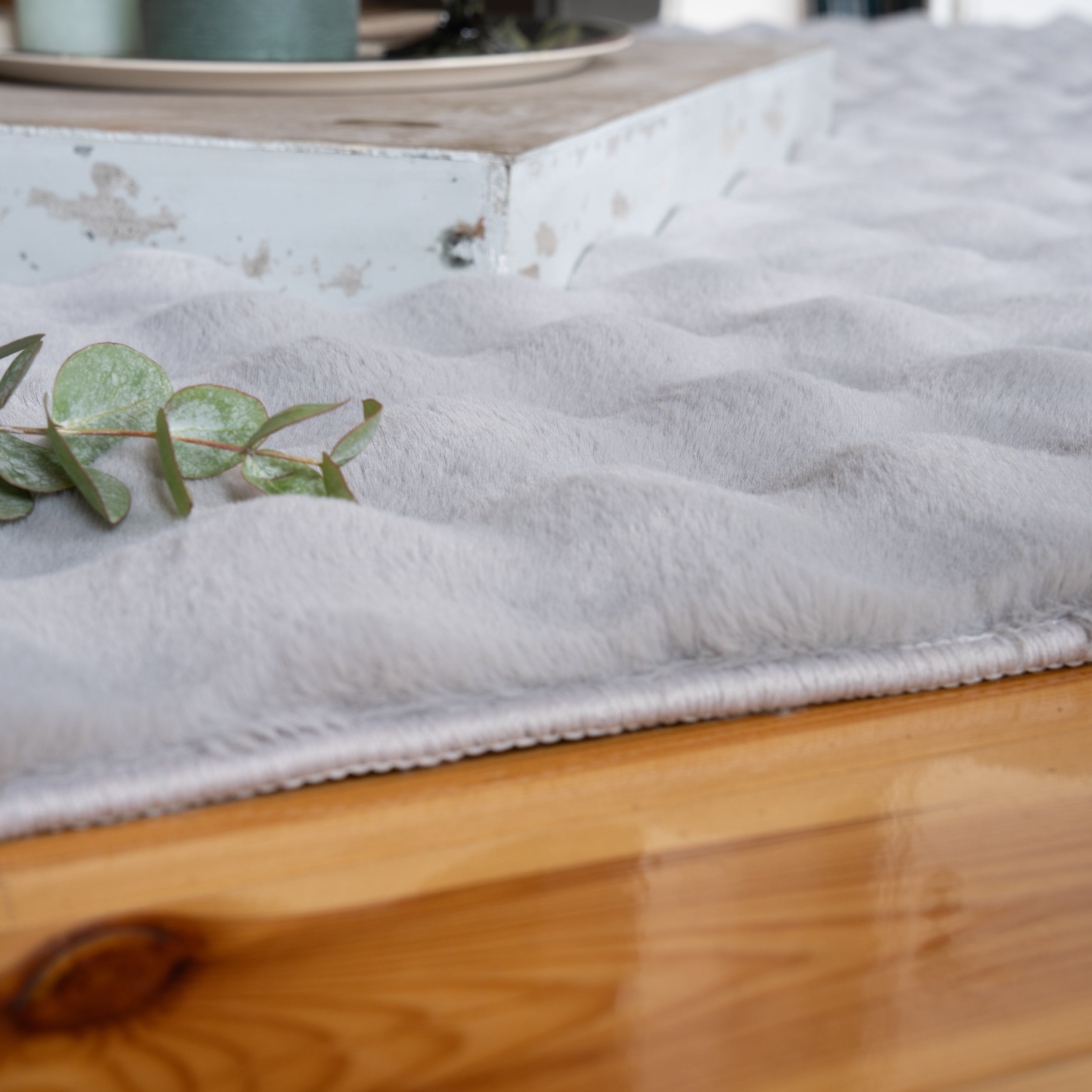 Nahaufnahme Aspen Grau Silber Aufnahme vom Teppich Flor von der Seite gekettelt