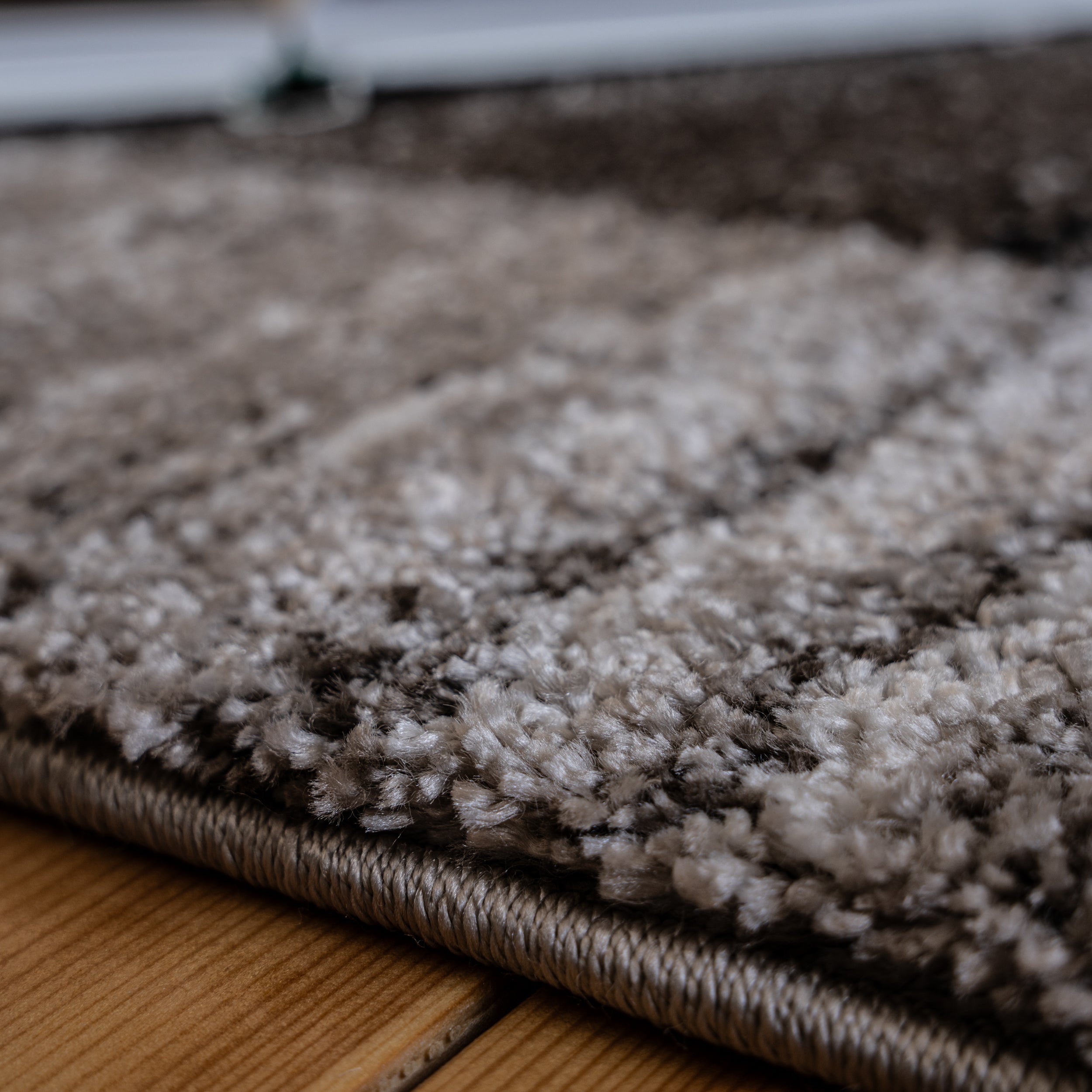 My Canyon 970 taupe carpet with 3D effect and fine shine – discover modern elegance