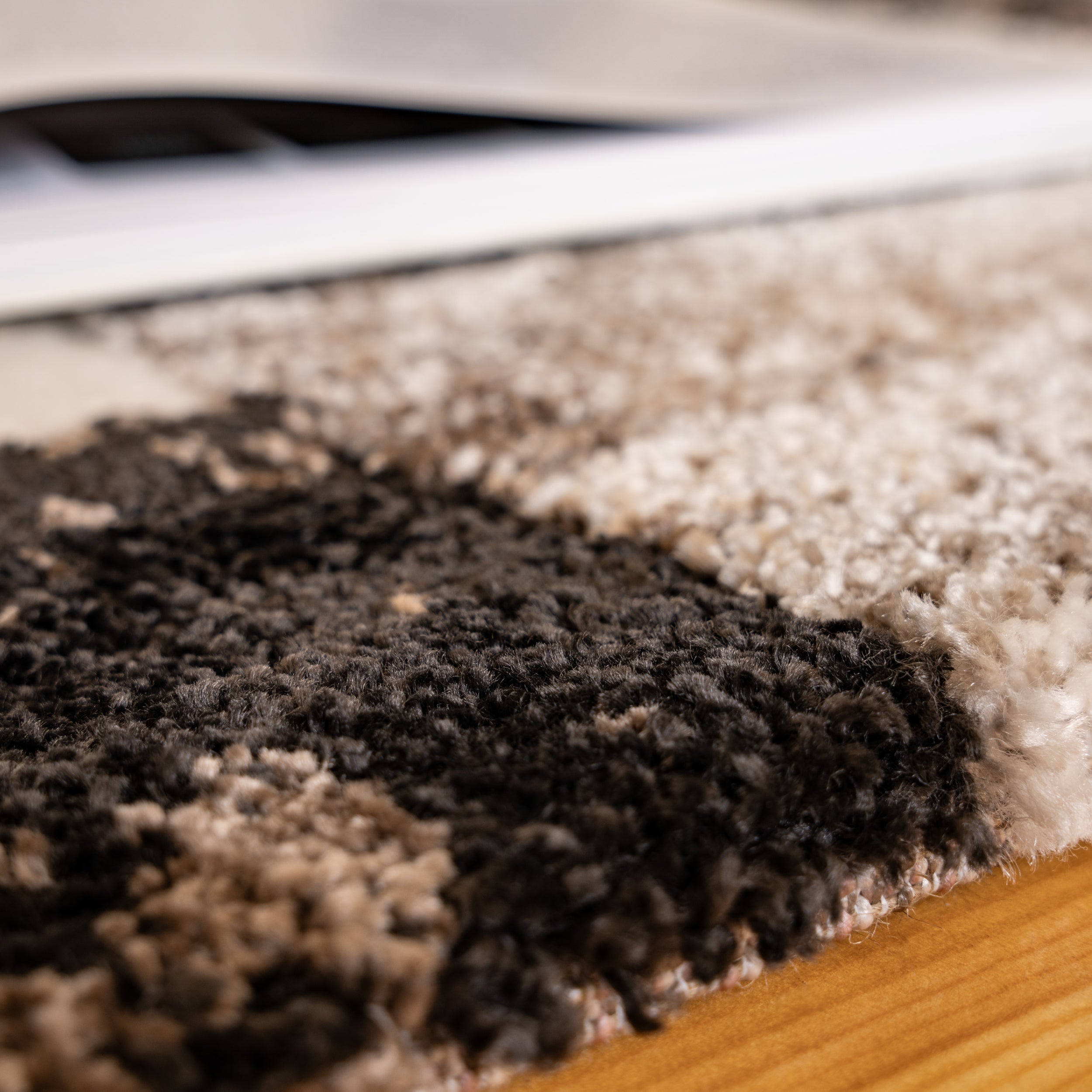 My Canyon 971 taupe carpet with 3D effect and fine shine – discover modern elegance