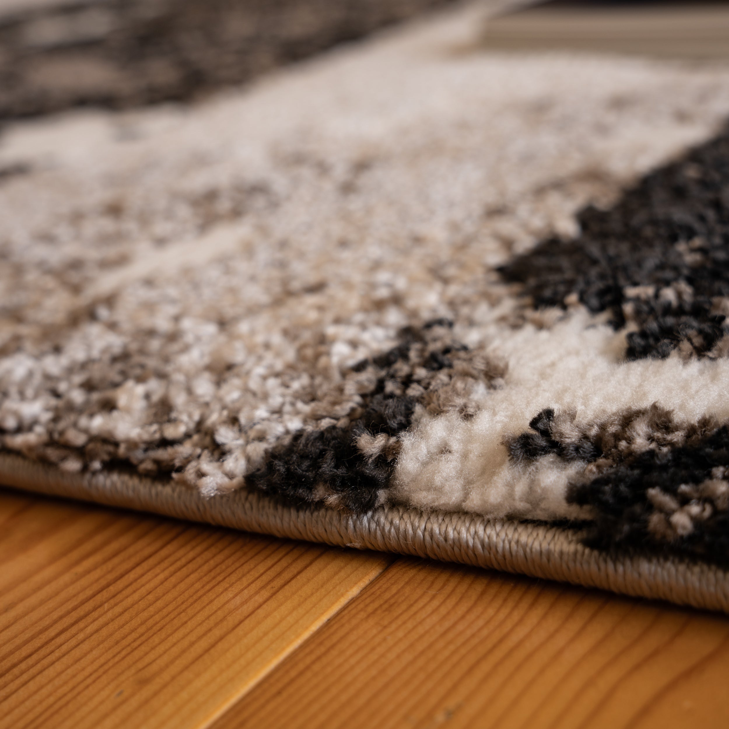 My Canyon 971 taupe carpet with 3D effect and fine shine – discover modern elegance