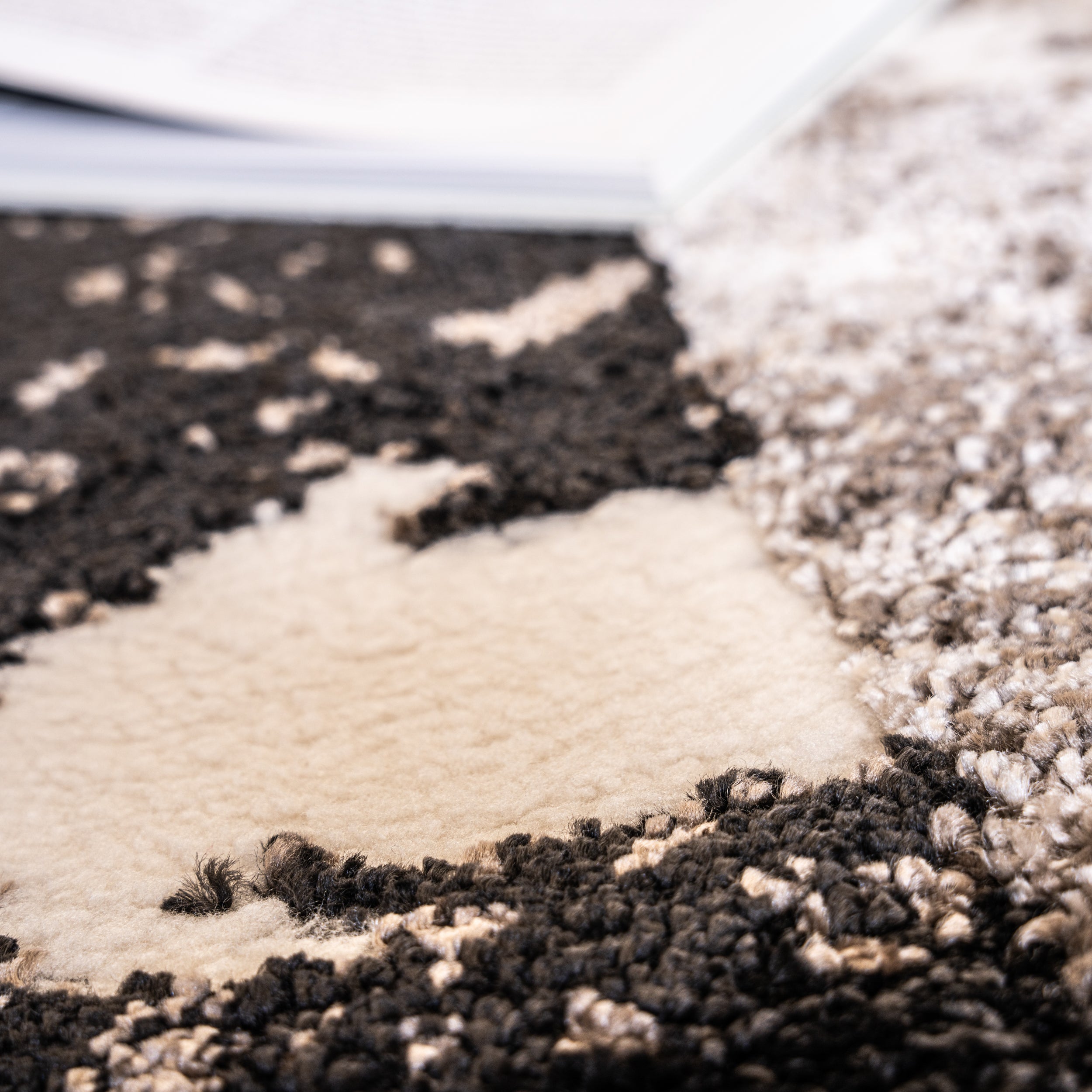 My Canyon 971 taupe carpet with 3D effect and fine shine – discover modern elegance