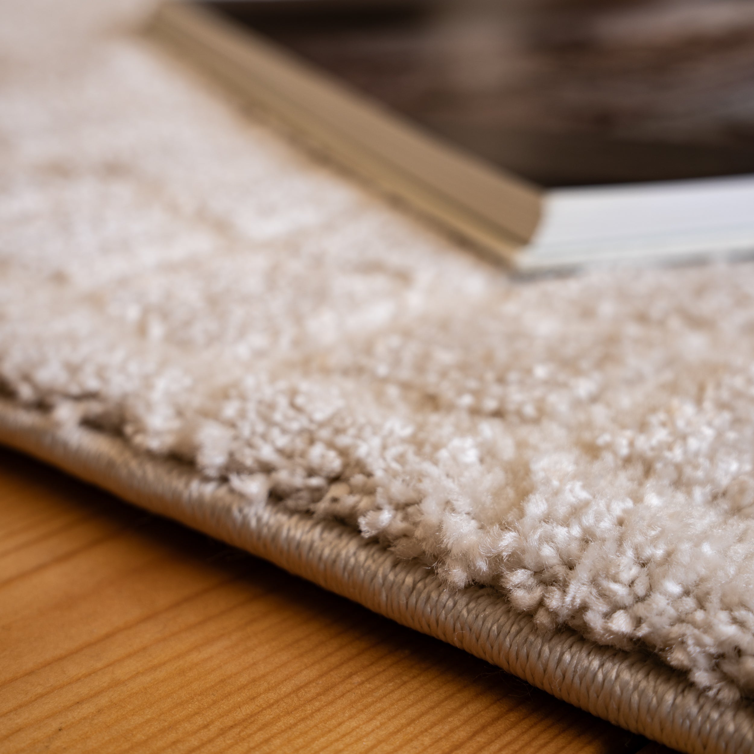 My Canyon 972 cream carpet with 3D effect and fine shine – discover modern elegance