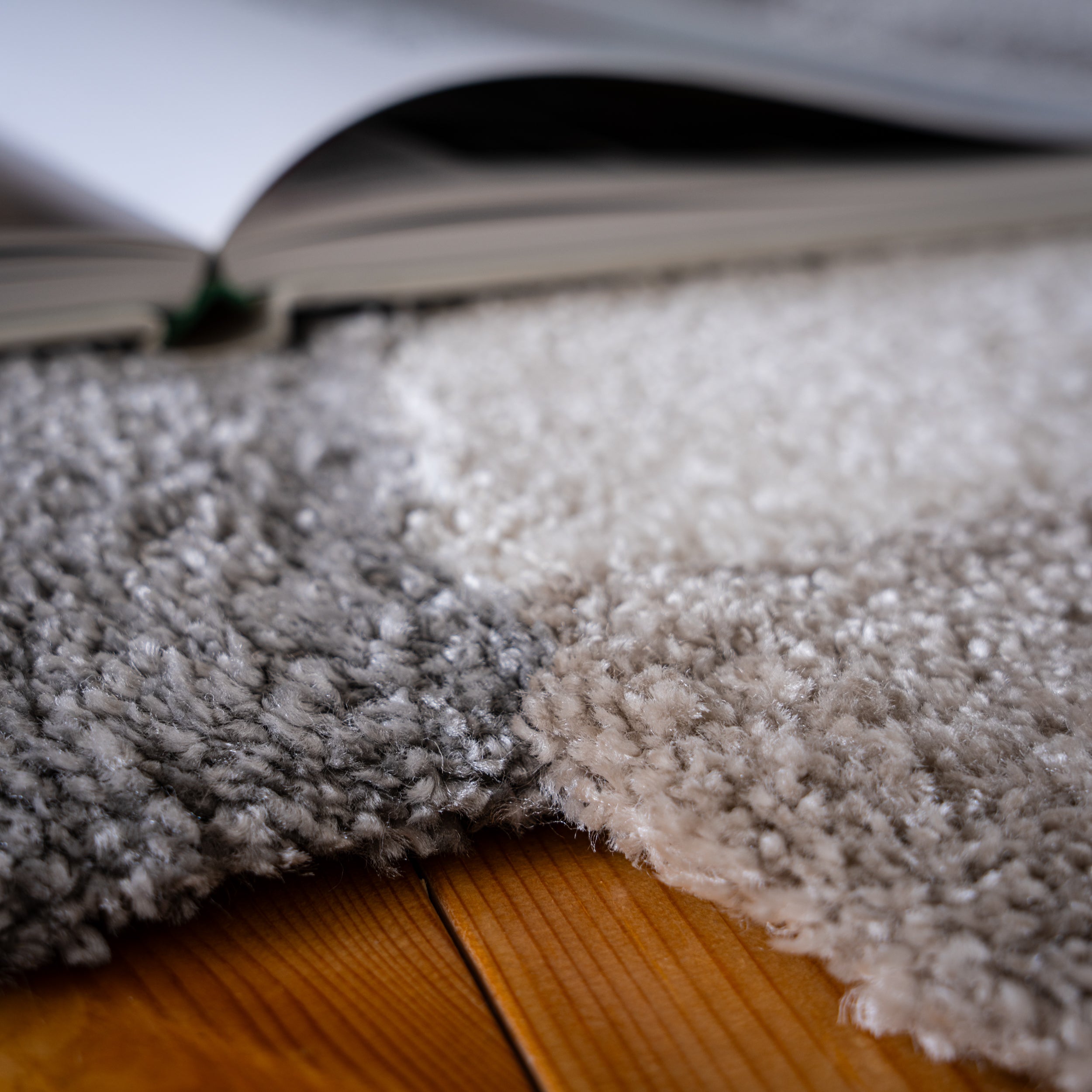 My Canyon 977 anthracite carpet with 3D effect and fine shine – discover modern elegance