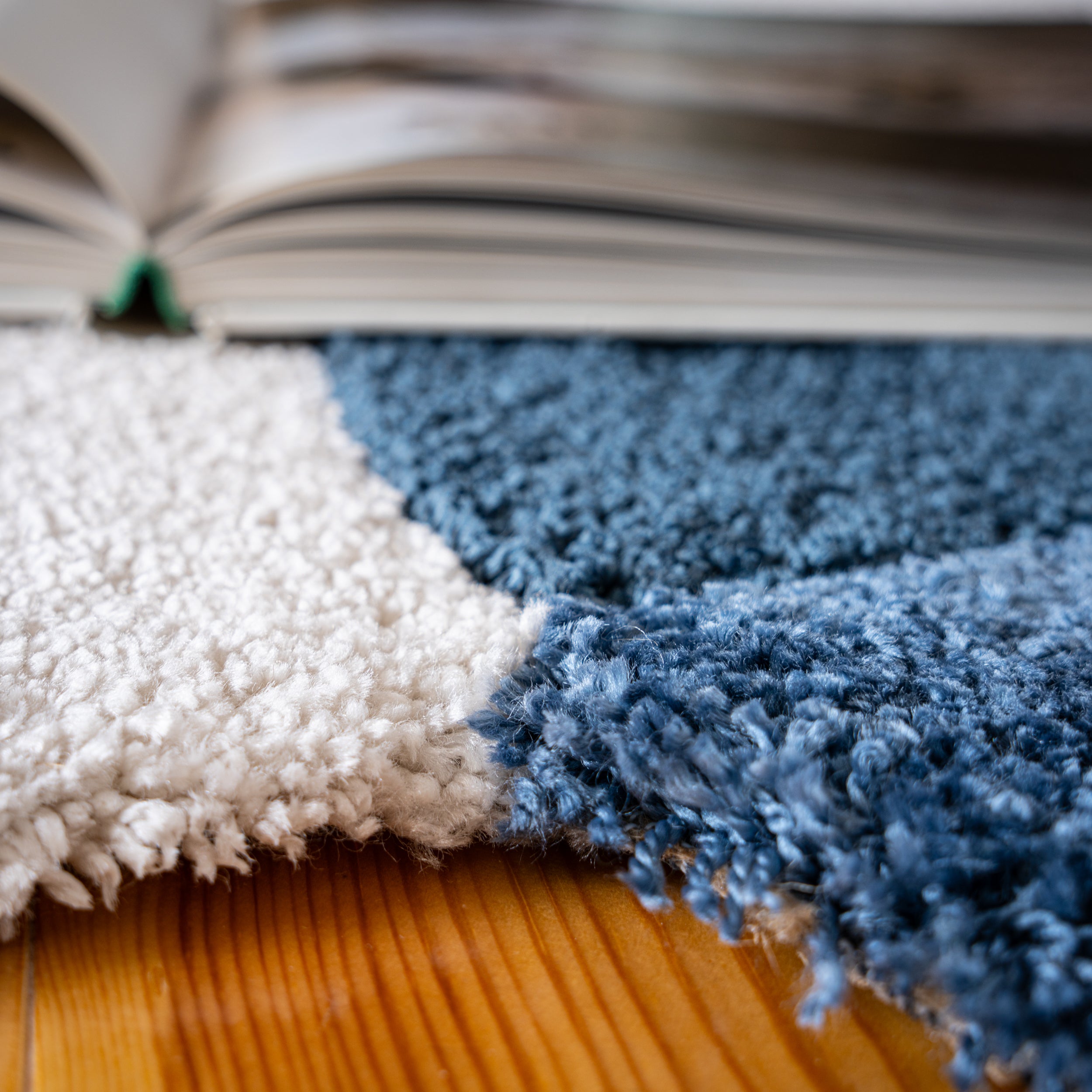 My Canyon 977 Blue carpet with 3D effect and fine shine – discover modern elegance