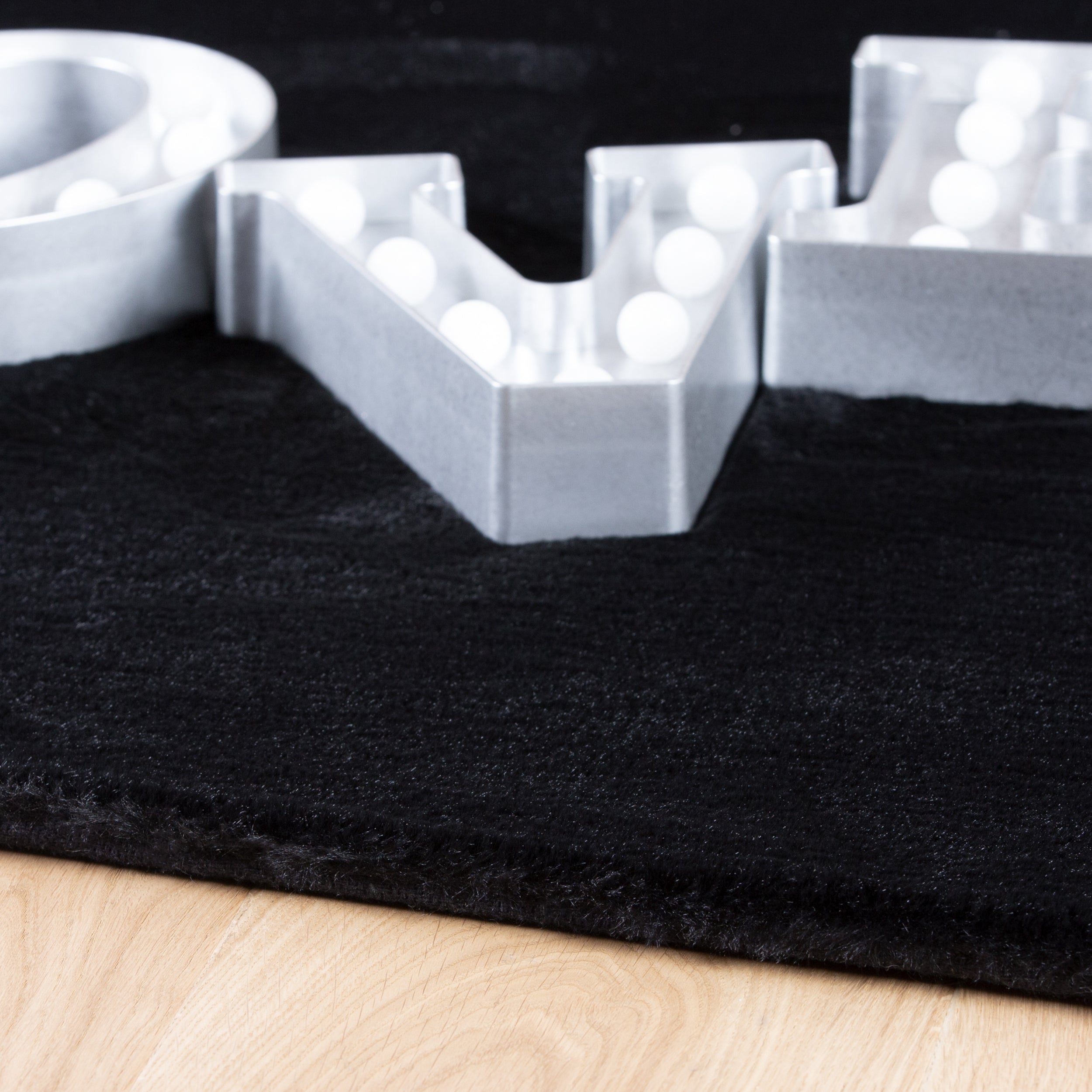 My Cha Cha 535 black: The designer carpet from OBSESSION – sensual, soft, irresistible