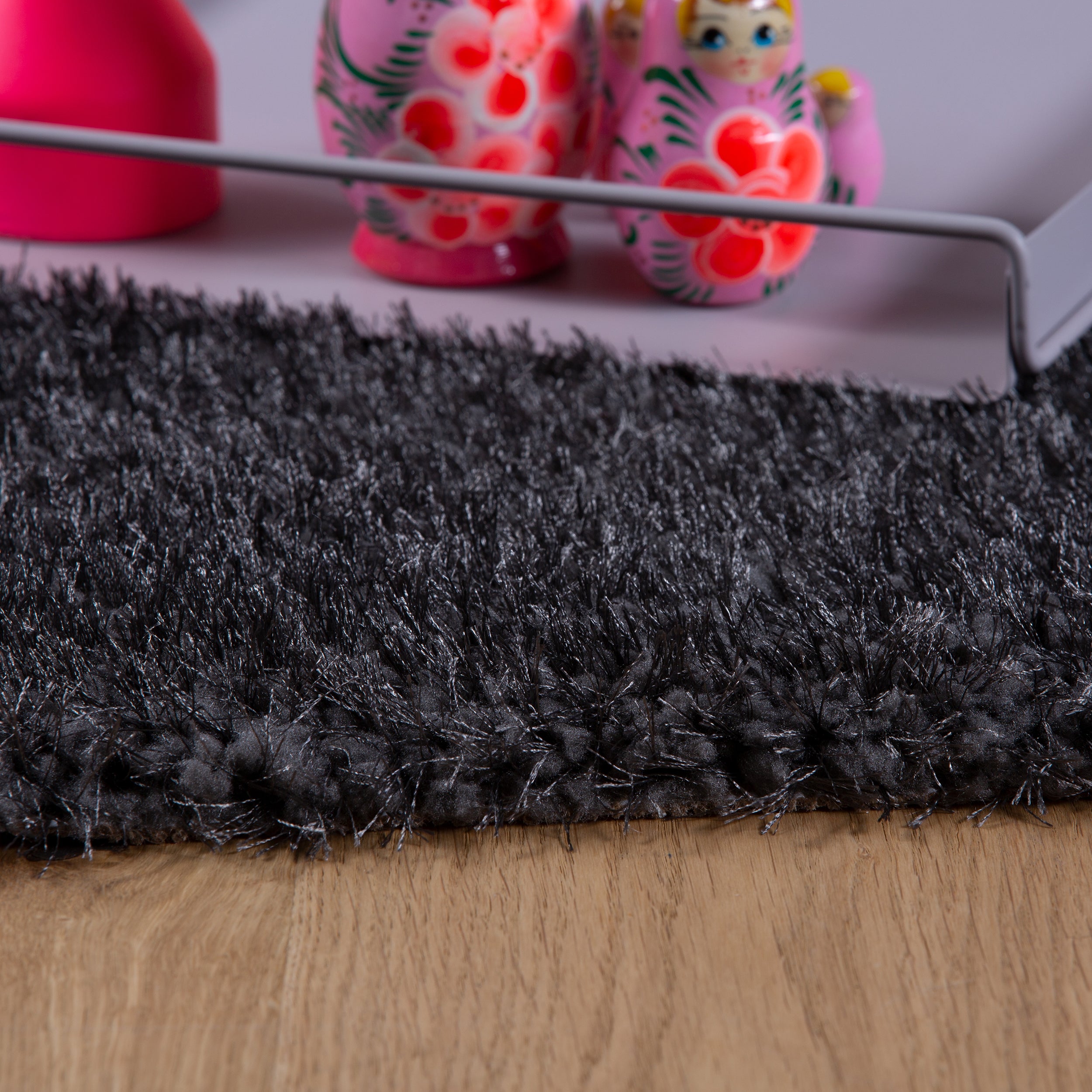 My Emilia 250 graphite: Kuscheliger Designteppich in MikroPE-Qualität von OBSESSION