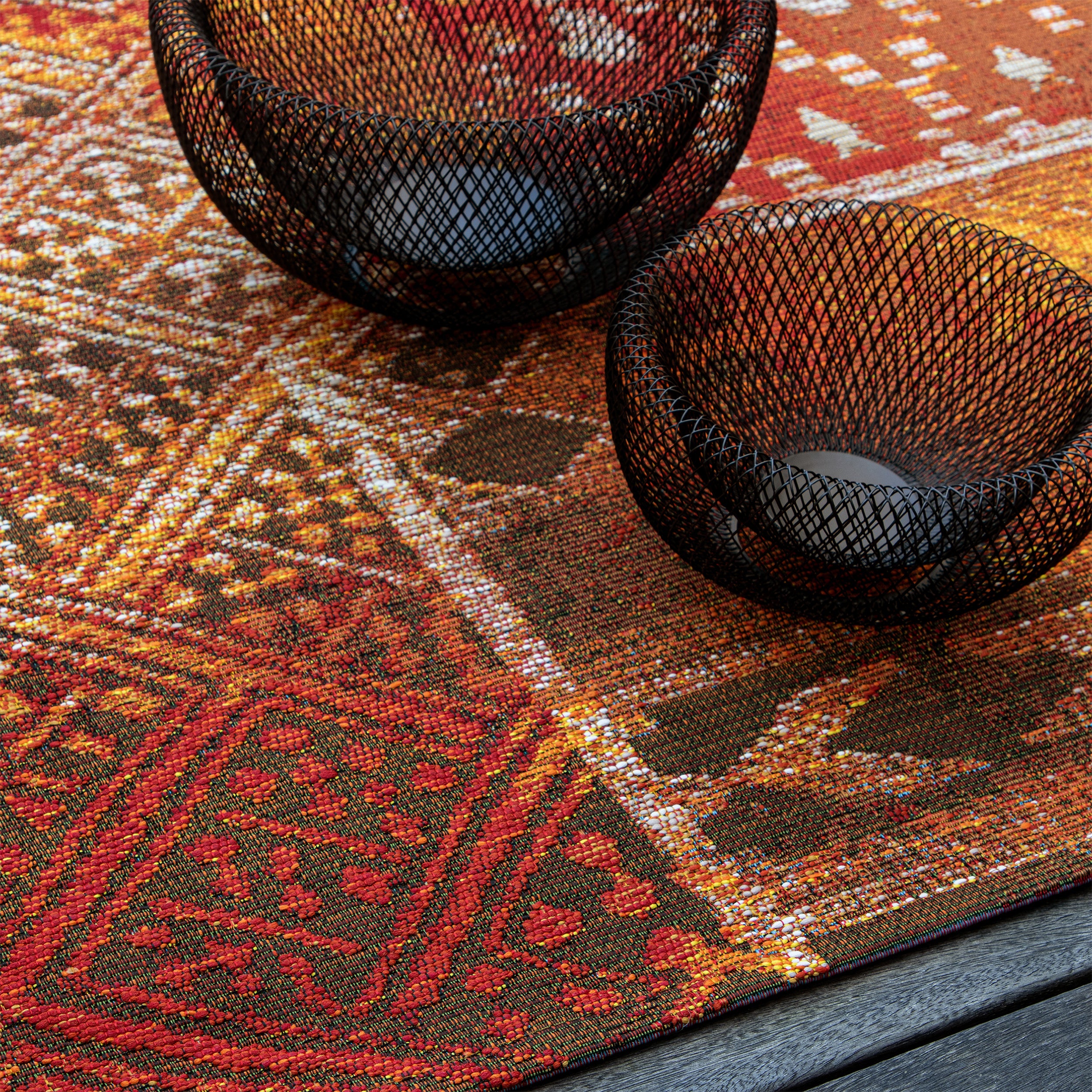 My Gobelina 644 multi carpet: The wow factor for your outdoor ensemble