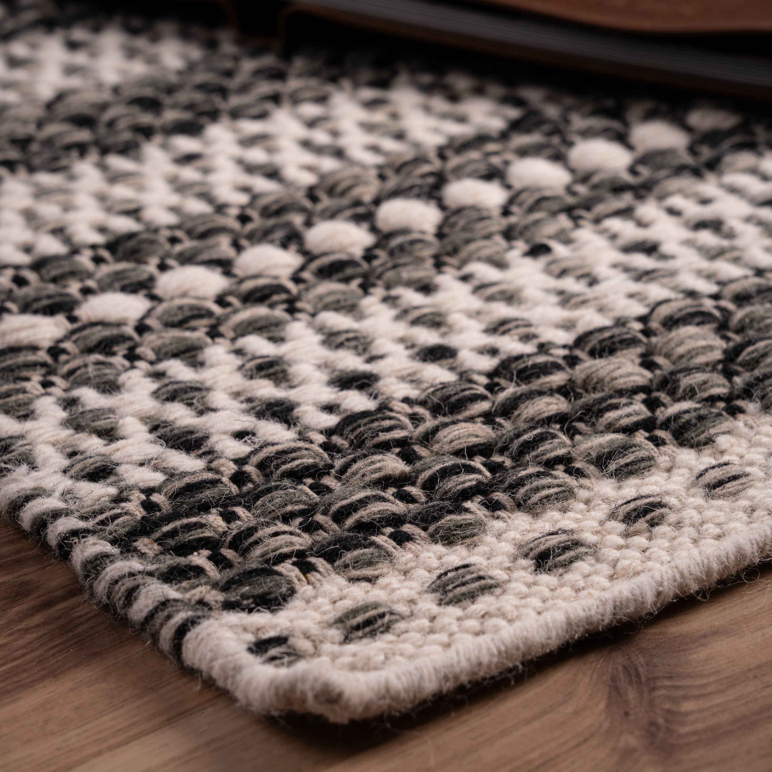 My Jaipur 335 grey carpet: Simple design, pure beauty