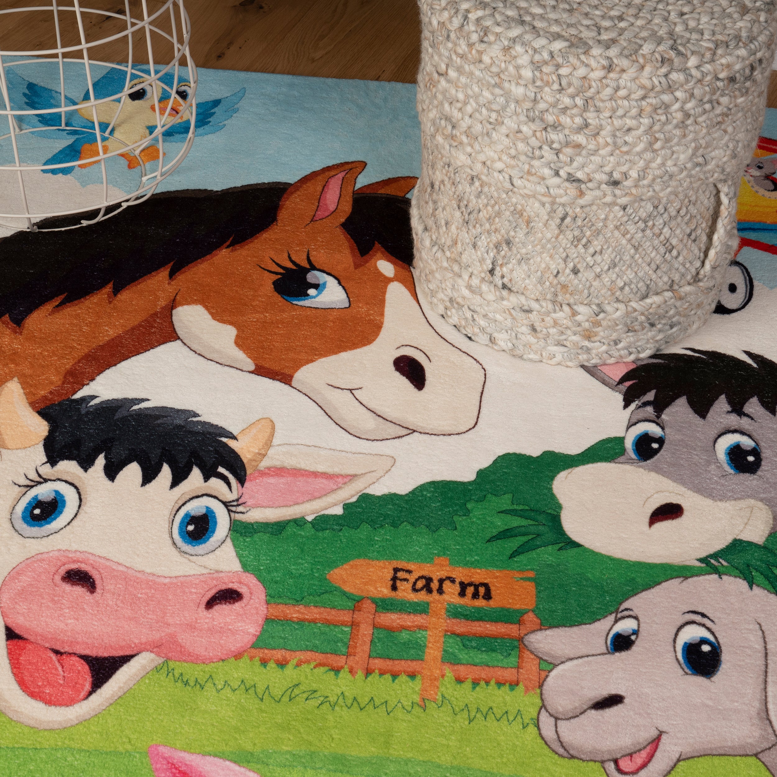My Juno 472 farm carpet: Colorful dreams for little adventurers
