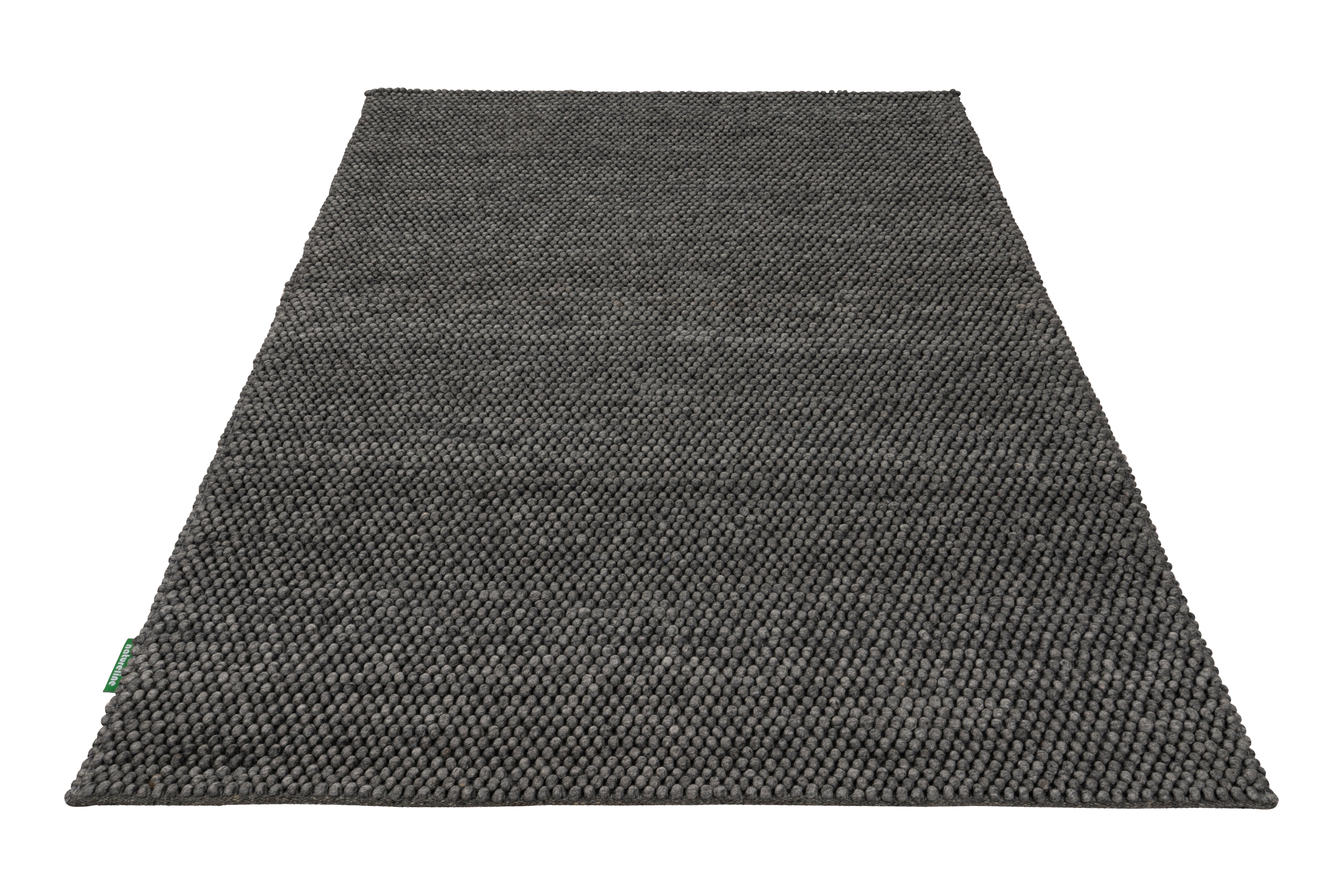 My Loft 580 graphite carpet: The adventure begins at home