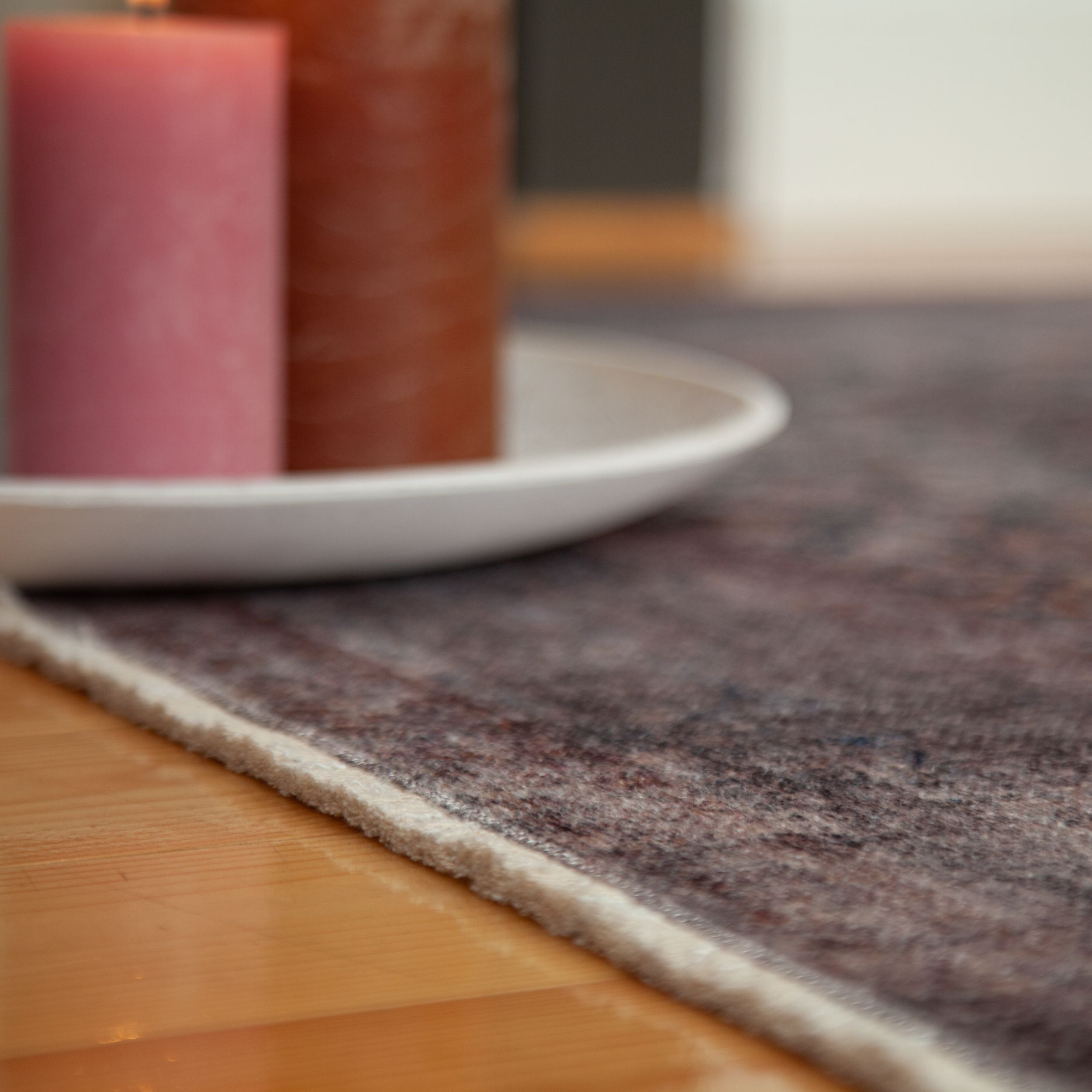 My Maurea 780 navy carpet: Natural elegance in iconic design