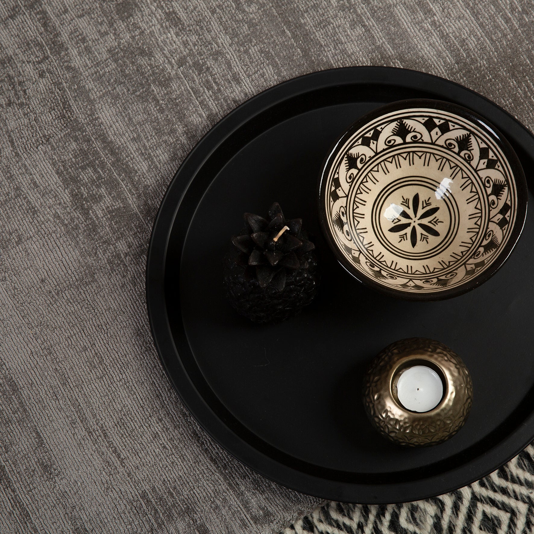 My Maori 220 silver carpet: nature refined in modern design