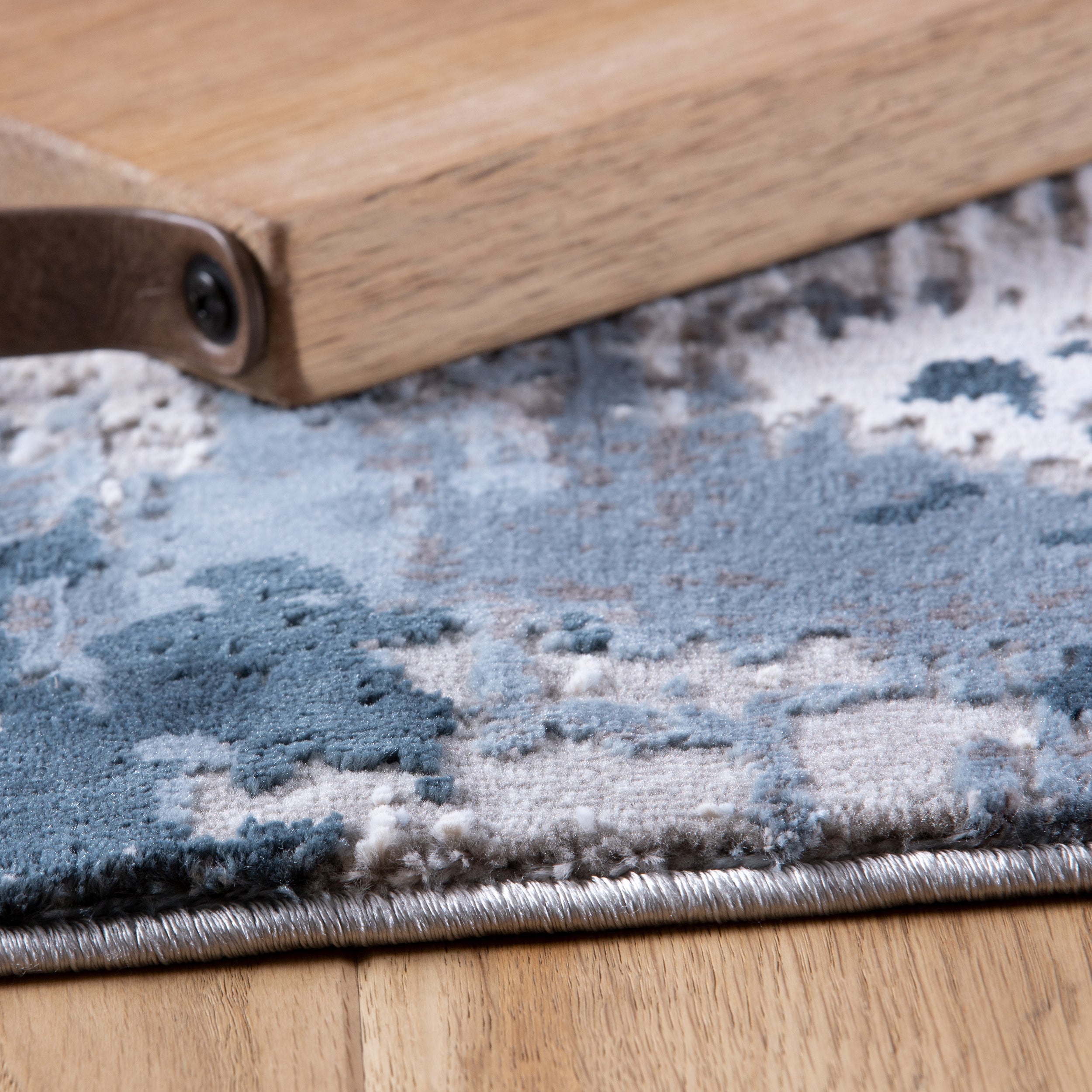 My Opal 912 blue Teppich: Kunstvolles Design inspiriert vom Unmittelbaren von Obsession