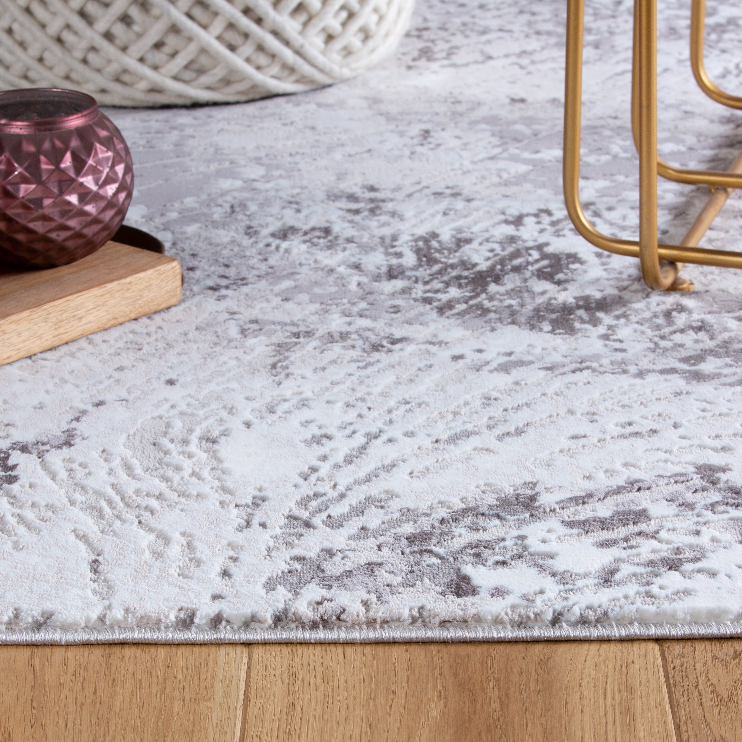 My Opal 914 taupe Teppich: Kunstvolles Design inspiriert vom Unmittelbaren von Obsession