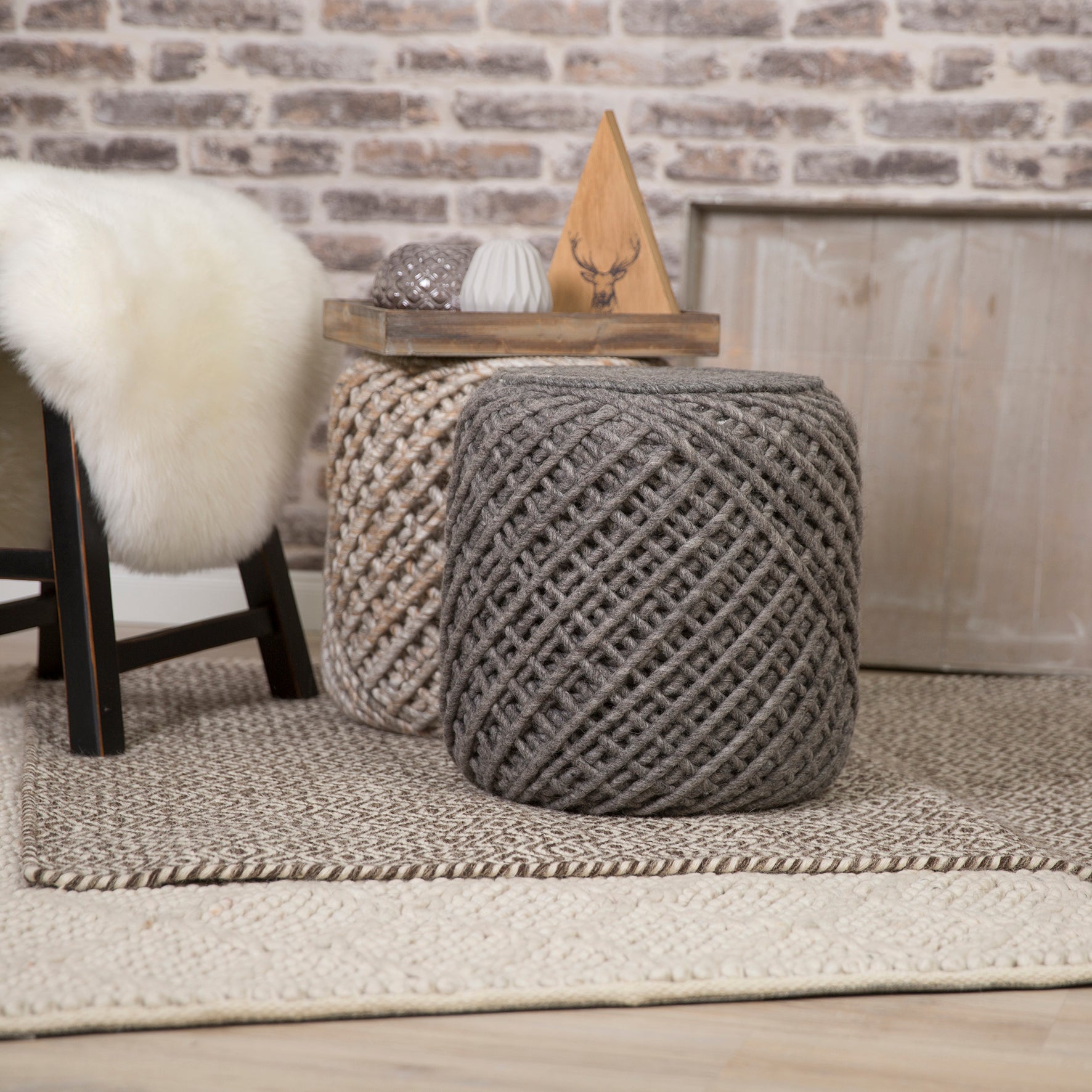 My Pouf Royal 888 graphite: natural materials, raffia look, and timeless elegance