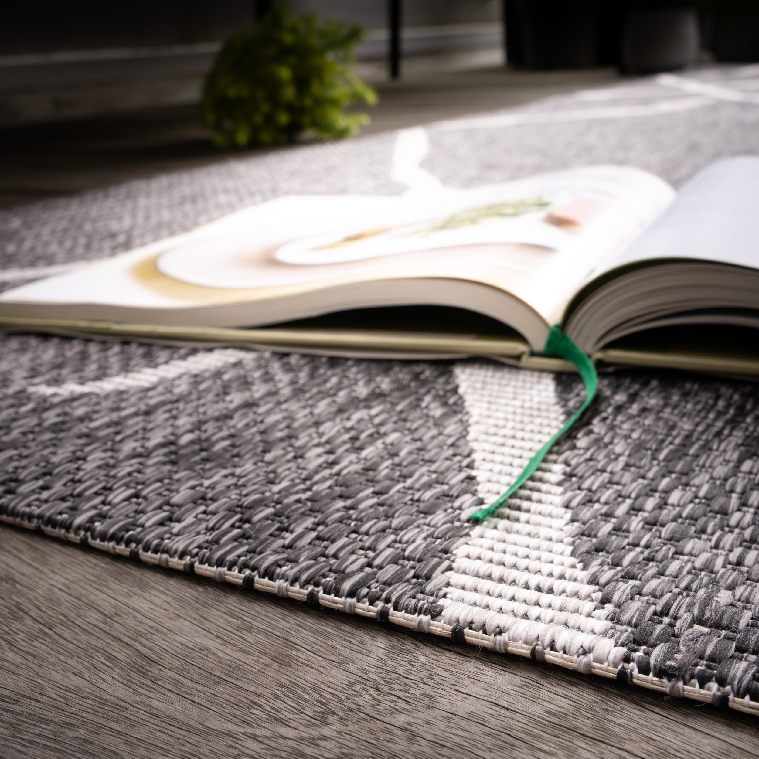 My Tallinn 540 Grey Carpet: Shine, versatility and timeless design from Obsession