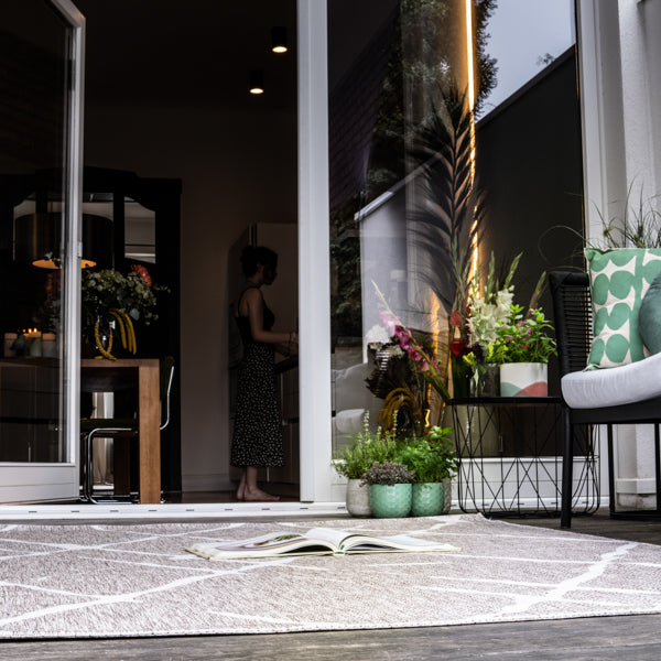 My Tallinn 540 taupe carpet: shine, versatility and timeless design from Obsession