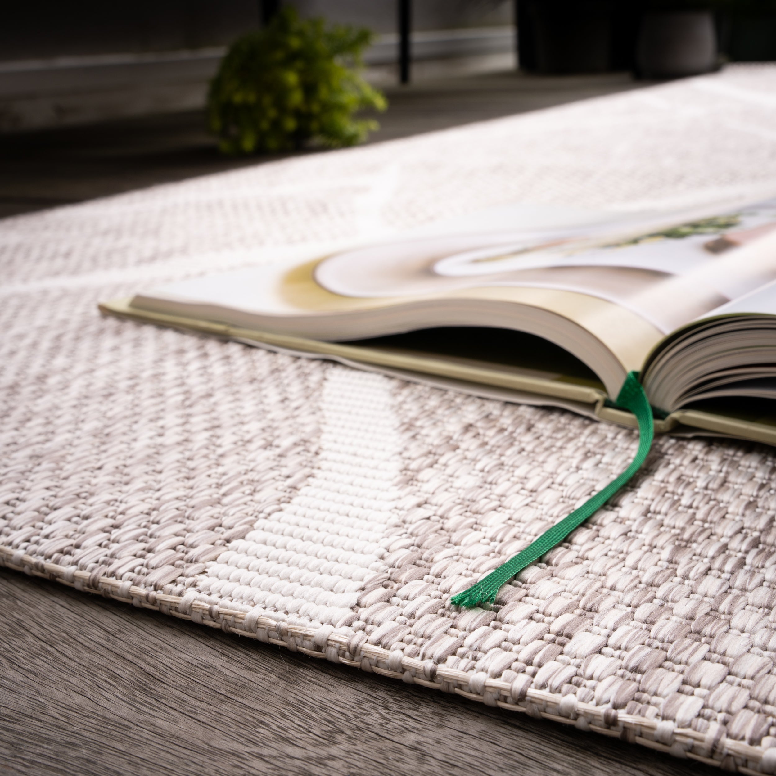 My Tallinn 540 taupe carpet: shine, versatility and timeless design from Obsession