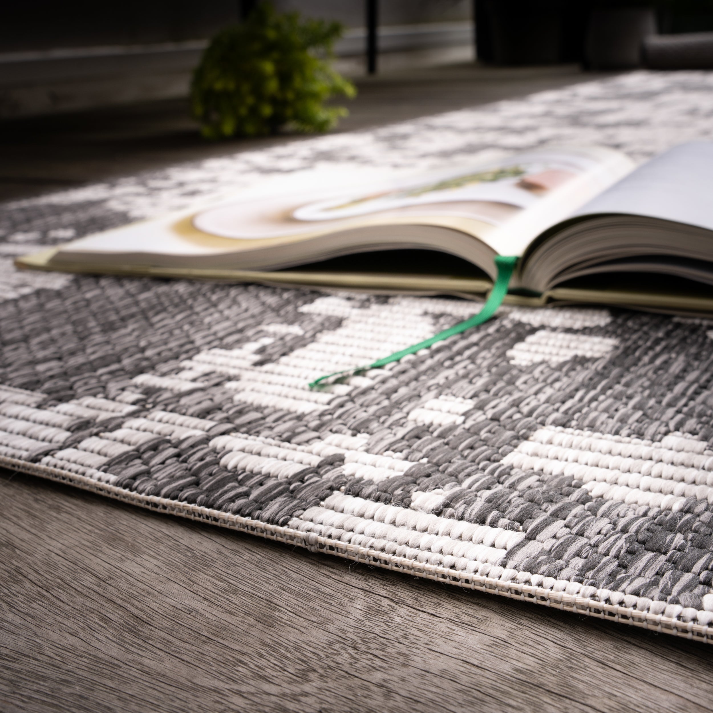 My Tallinn 542 grey carpet: shine, versatility and timeless design from Obsession