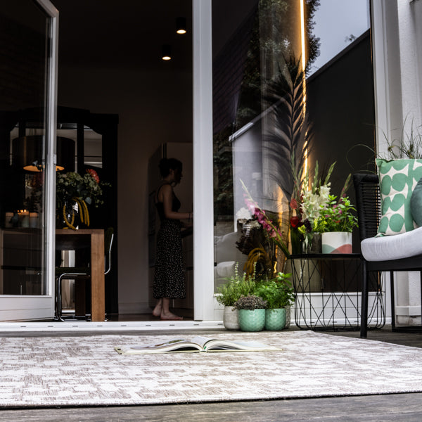 My Tallinn 542 taupe carpet: shine, versatility and timeless design from Obsession