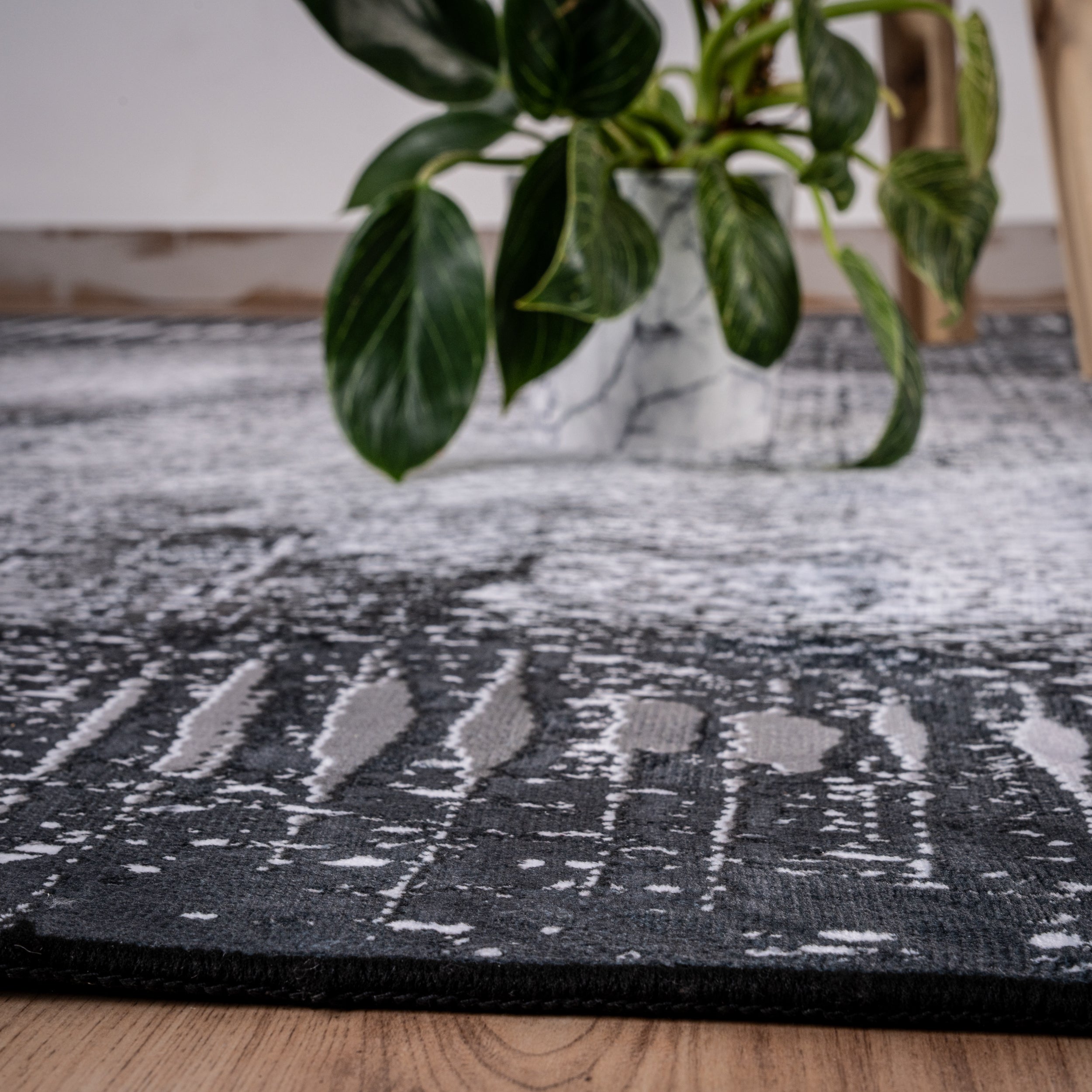 My Tampa 132 grey carpet: Stylish design, practical functionality for your home