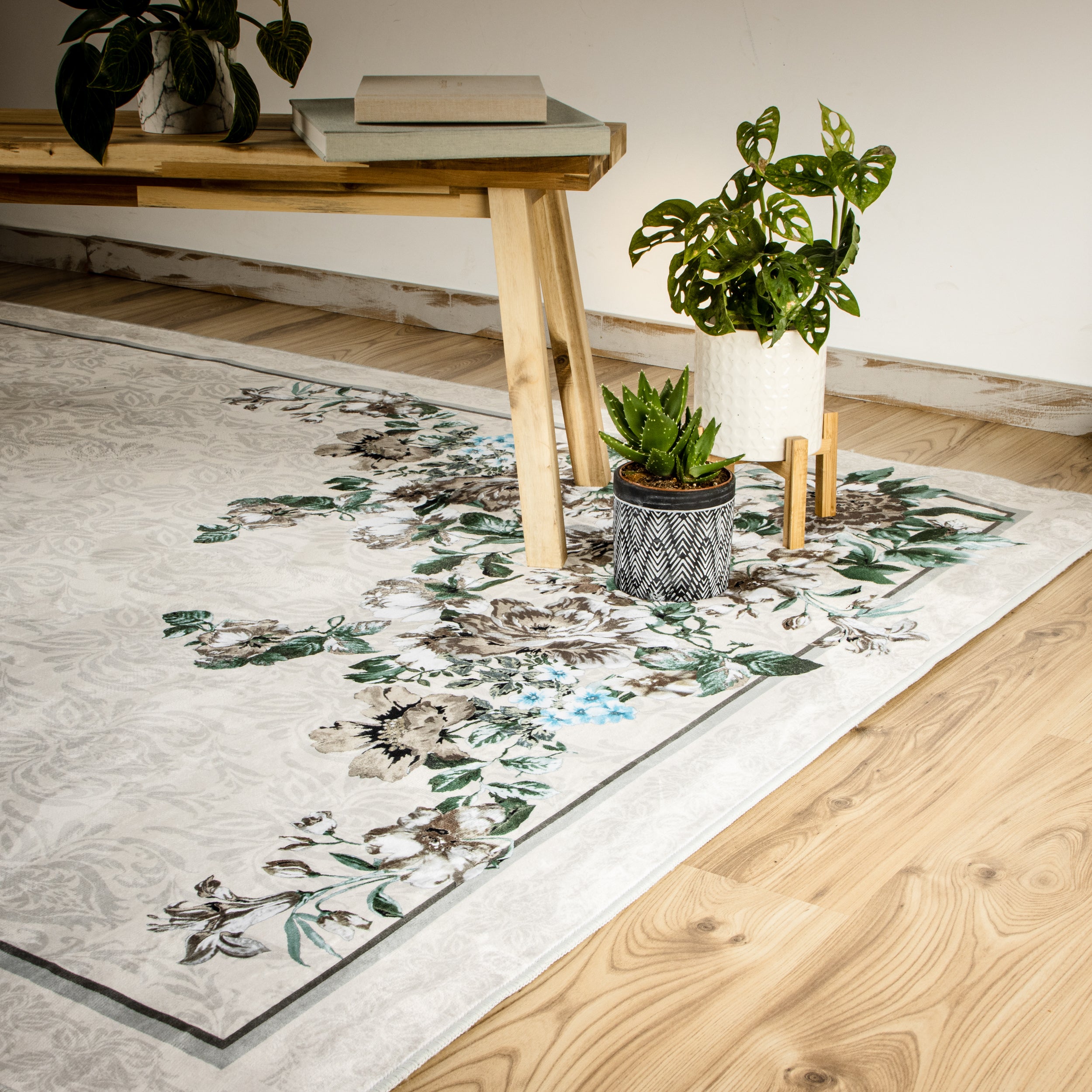 My Tampa 133 cream carpet: Stylish design, practical functionality for your home