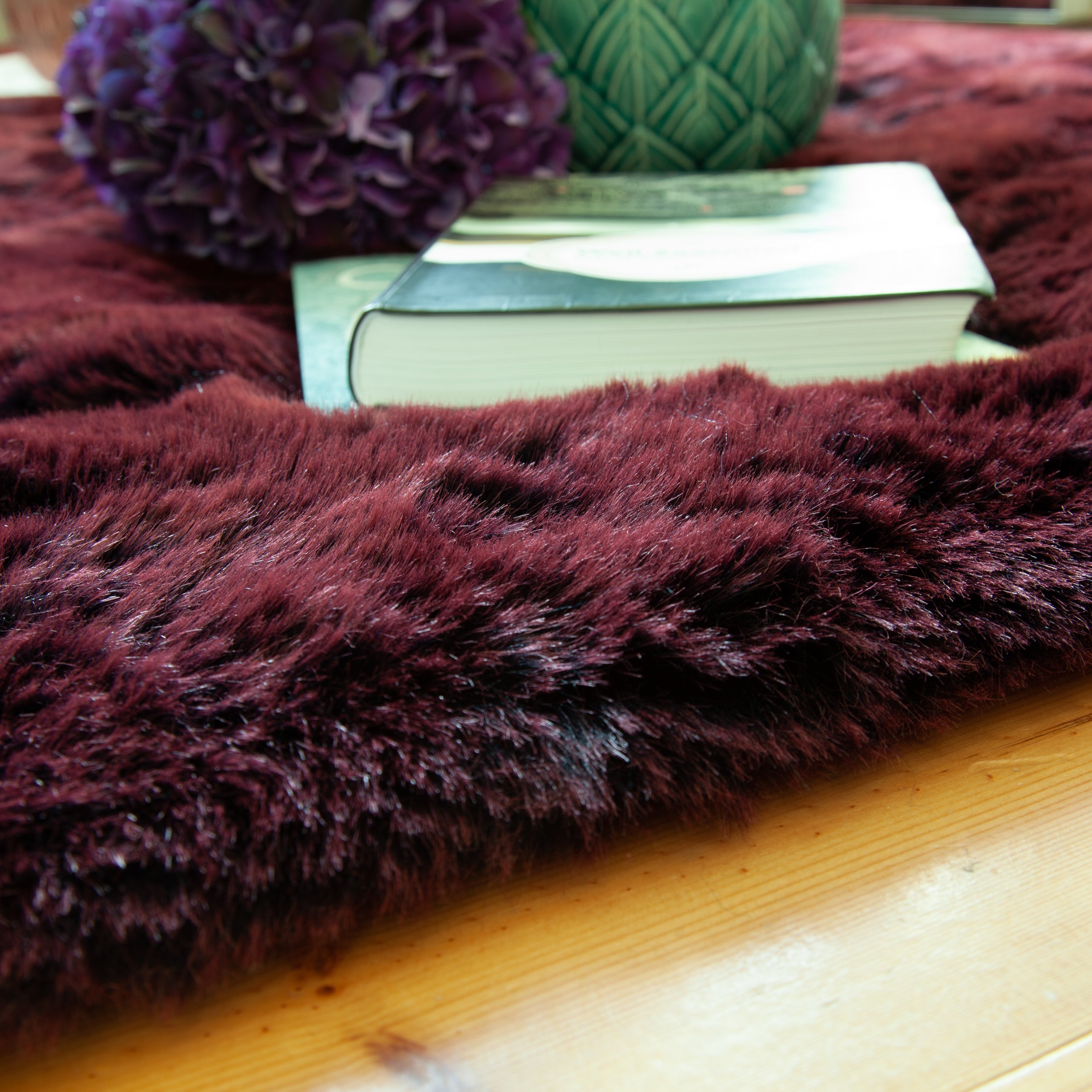 My Samba 495 burgundy carpet: Stylish faux fur for individual feel-good moments from OBSESSION