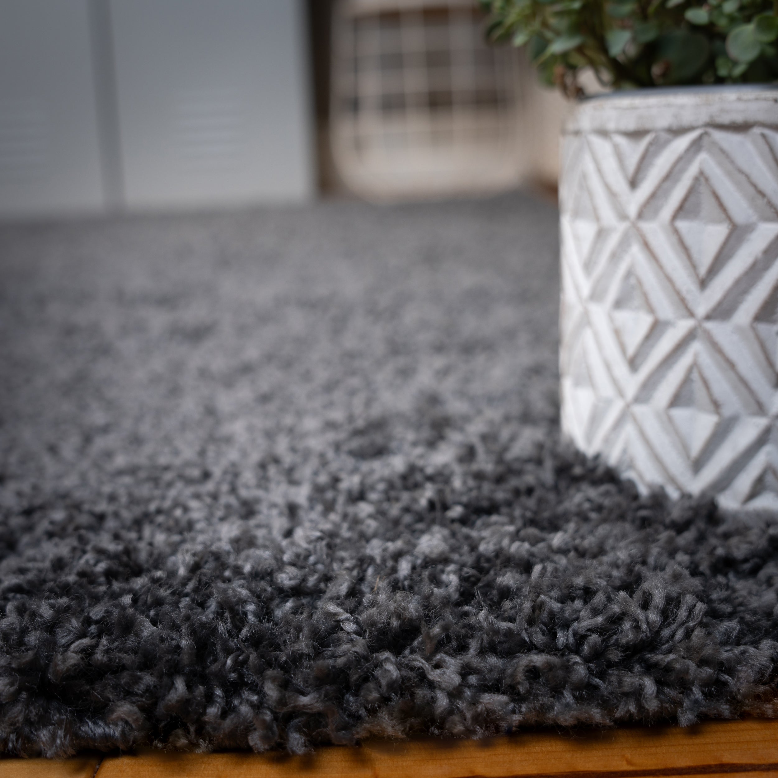 My Twist 215 anthracite carpet: refined luxury, shine and quality from Obsession